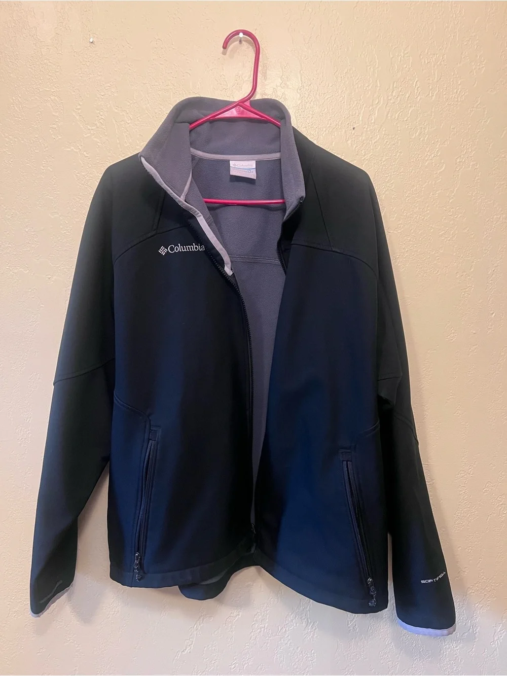 Columbia Men’s Black and Gray Softshell Jacket
